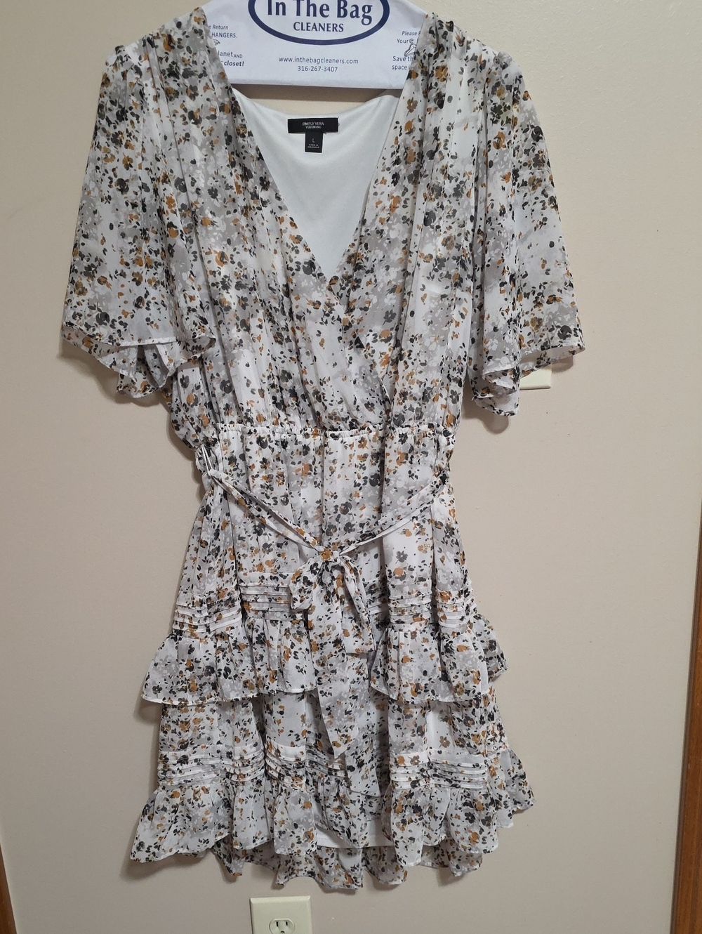 Simply Vera Vera Wang White Floral Midi Dress with Gold and Gray Accents